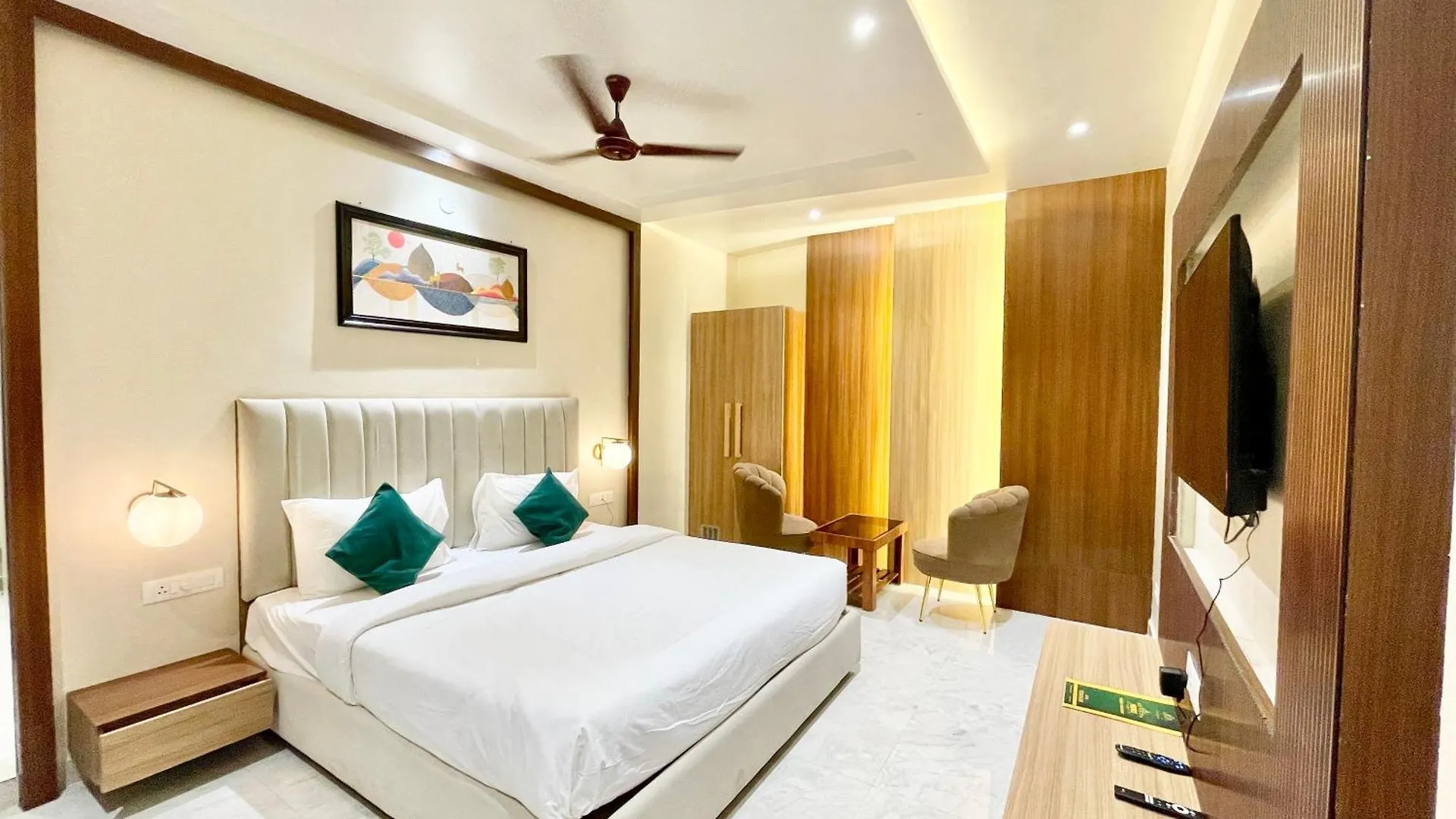 Hotel Vedangam Inn ! Varanasi - Foreigner'S Choice ! Fully Air-Conditioned Hotel With Parking Availability, Near Kashi Vishwanath Temple, And Ganga Ghat