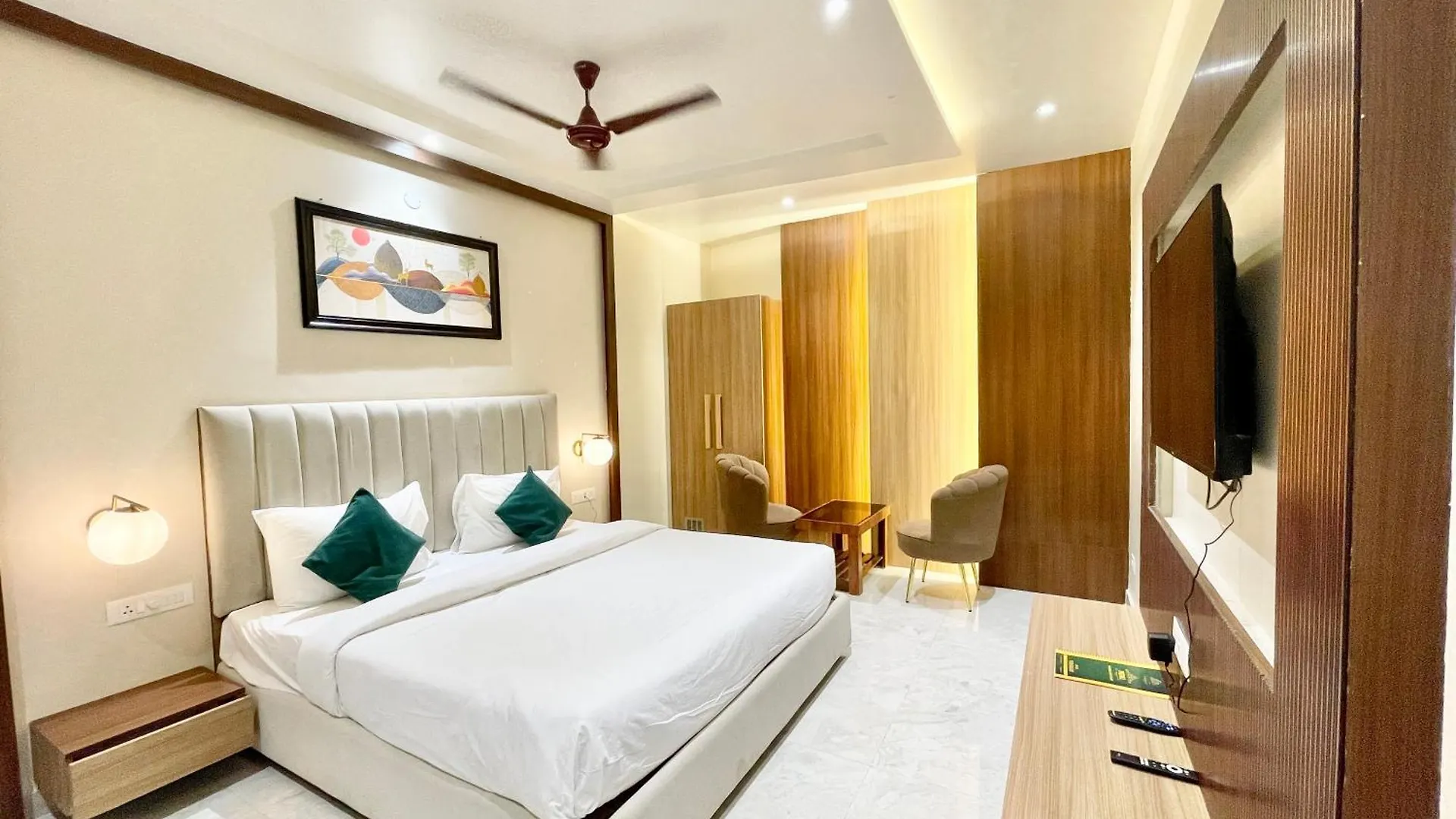 Hotel Vedangam Inn ! Varanasi - Foreigner'S Choice ! Fully Air-Conditioned Hotel With Parking Availability, Near Kashi Vishwanath Temple, And Ganga Ghat