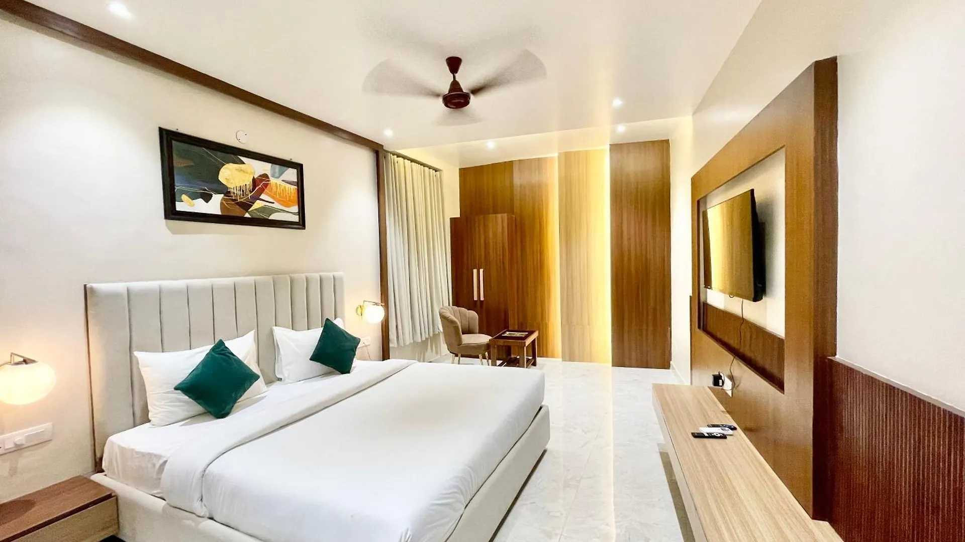 Hotel Vedangam Inn ! Varanasi - Foreigner'S Choice ! Fully Air-Conditioned Hotel With Parking Availability, Near Kashi Vishwanath Temple, And Ganga Ghat 인도