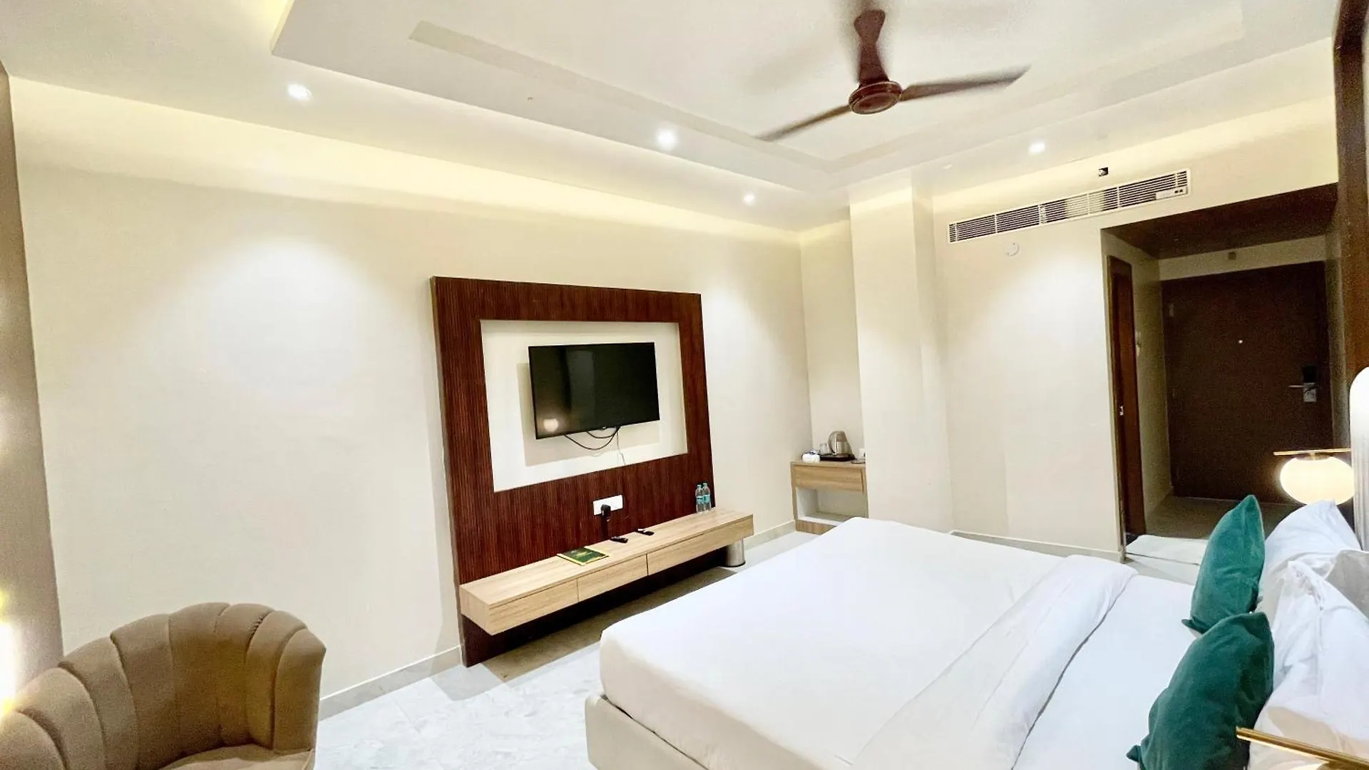 Hotel Vedangam Inn ! Varanasi - Foreigner'S Choice ! Fully Air-Conditioned Hotel With Parking Availability, Near Kashi Vishwanath Temple, And Ganga Ghat