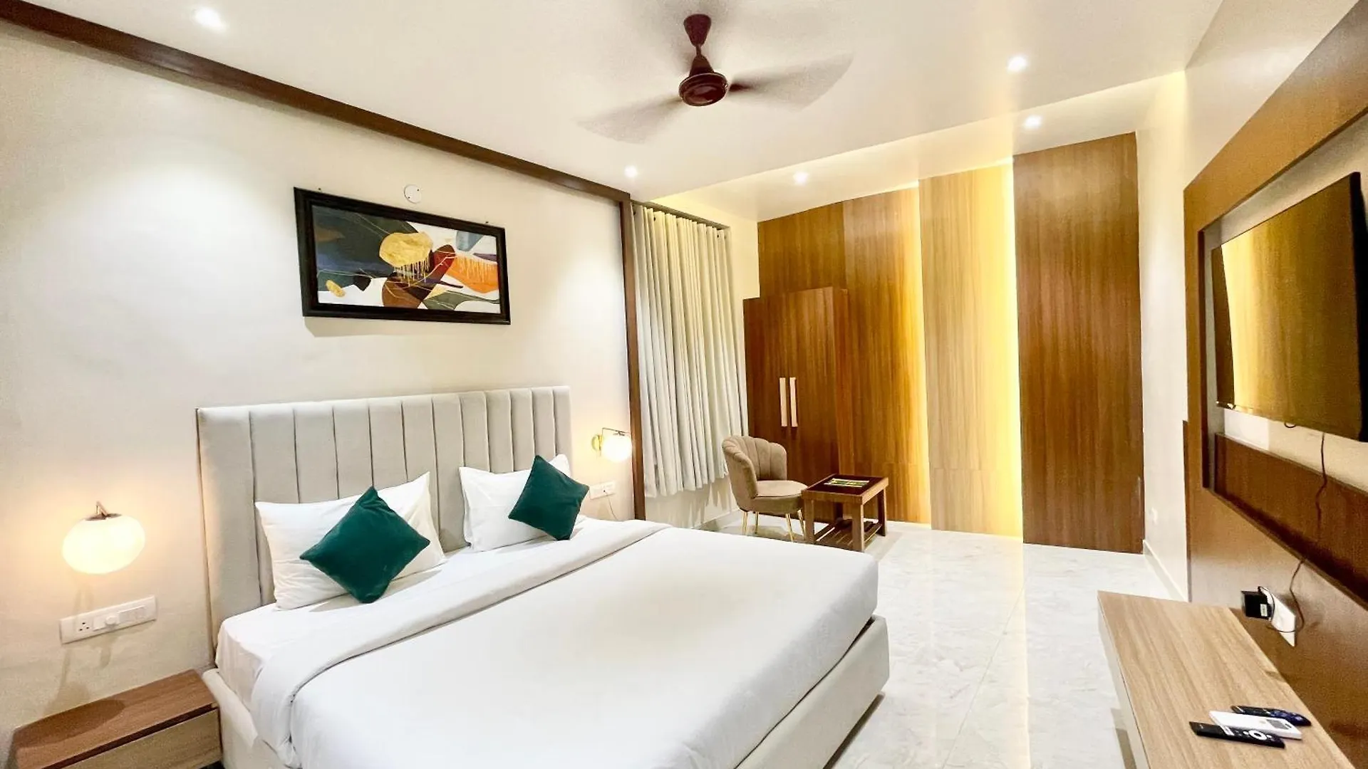 Hotel Vedangam Inn ! Varanasi - Foreigner'S Choice ! Fully Air-Conditioned Hotel With Parking Availability, Near Kashi Vishwanath Temple, And Ganga Ghat