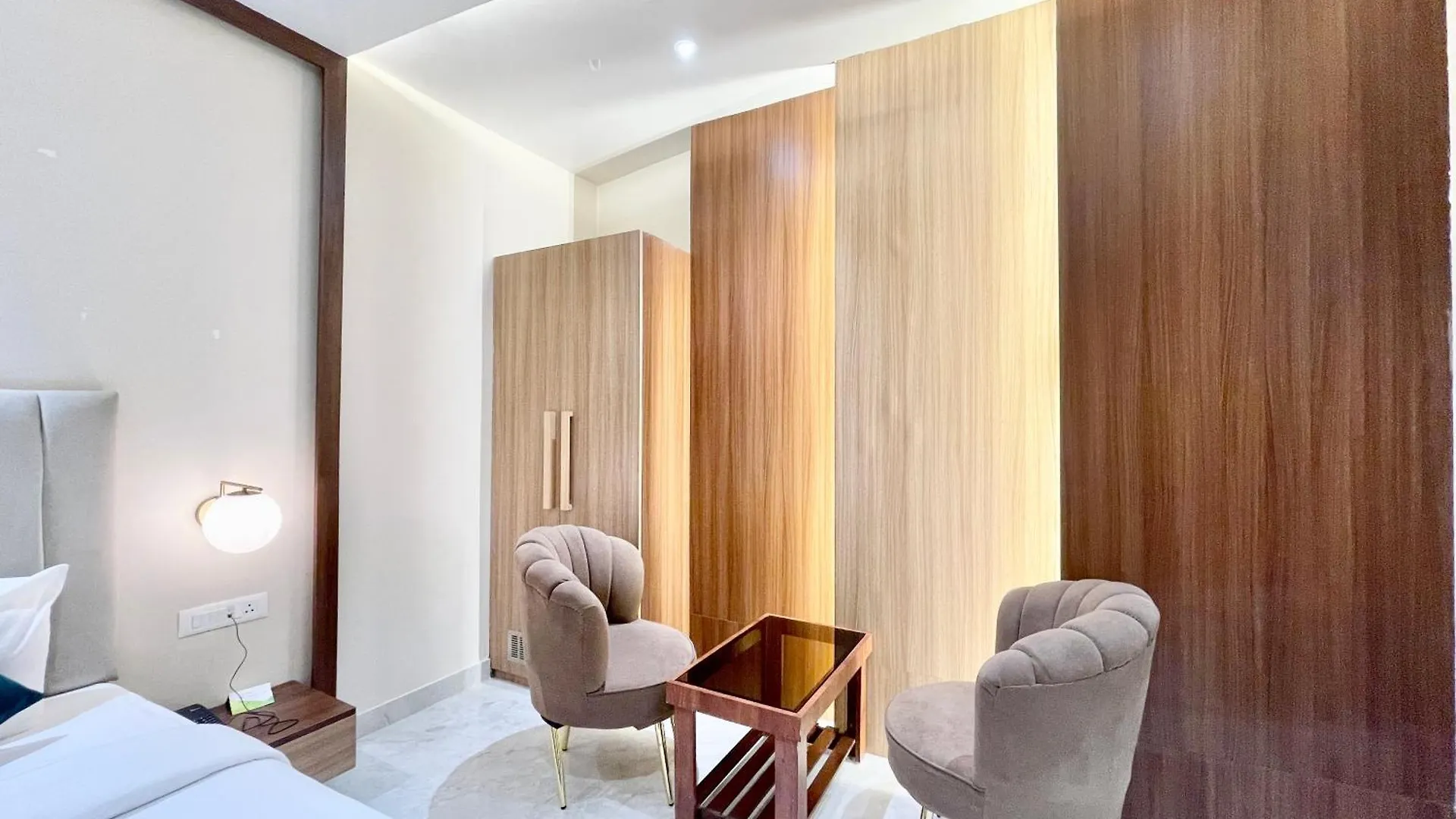 Hotel Vedangam Inn ! Varanasi - Foreigner'S Choice ! Fully Air-Conditioned Hotel With Parking Availability, Near Kashi Vishwanath Temple, And Ganga Ghat