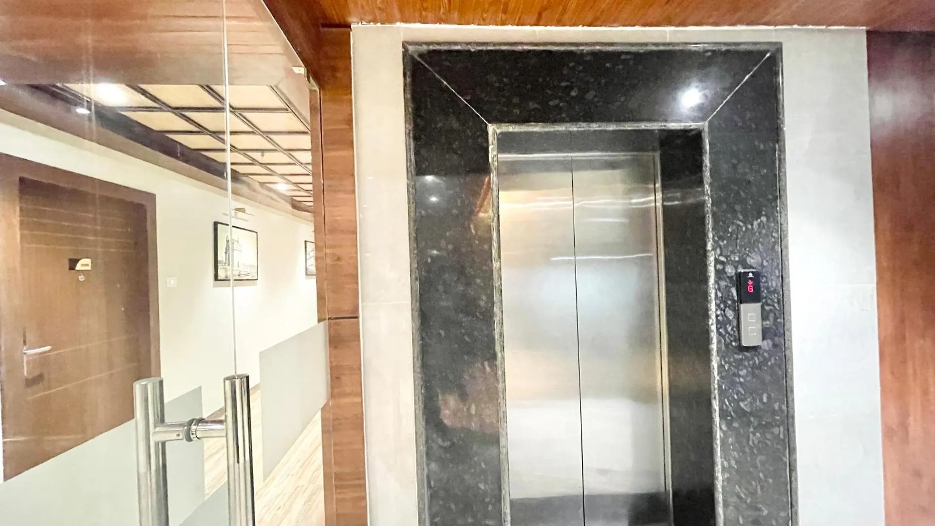 Hotel Vedangam Inn ! Varanasi - Foreigner'S Choice ! Fully Air-Conditioned Hotel With Parking Availability, Near Kashi Vishwanath Temple, And Ganga Ghat 4*,  인도