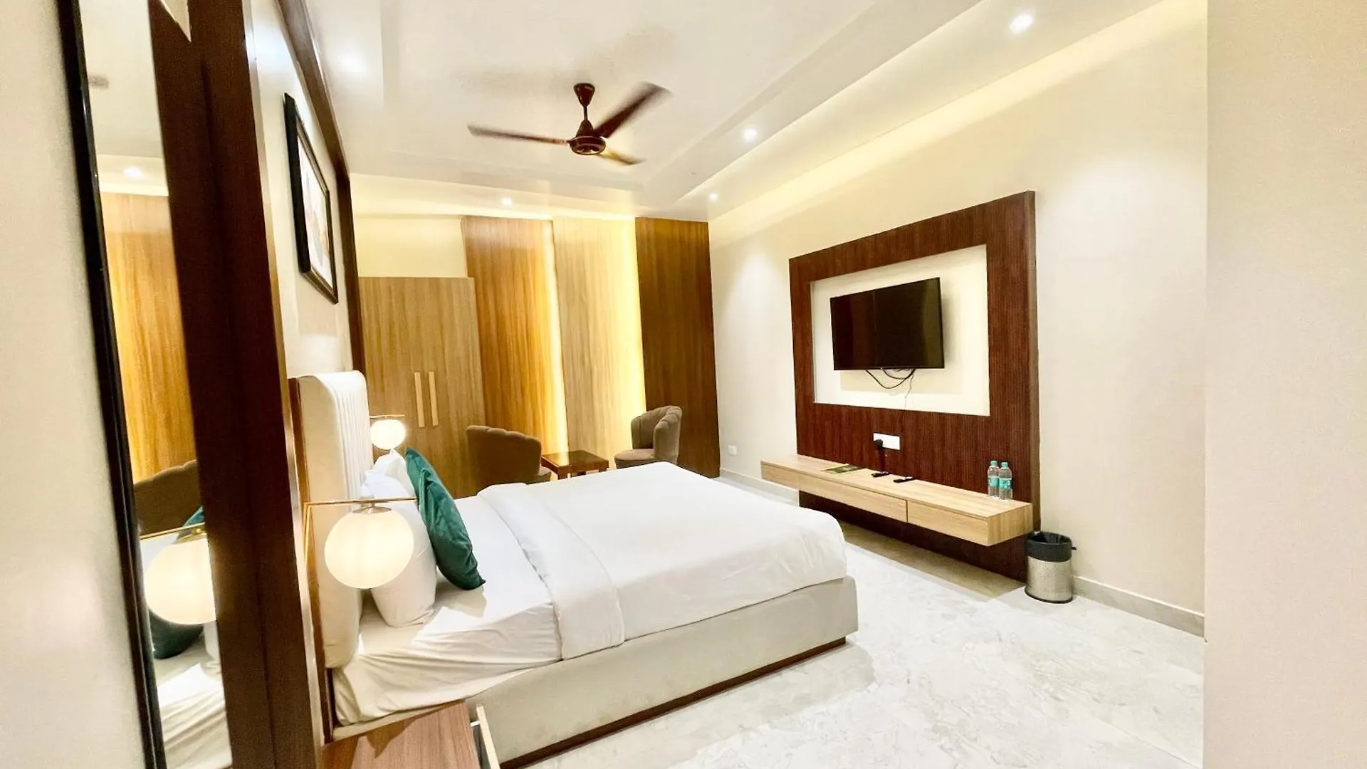 Hotel Vedangam Inn ! Varanasi - Foreigner'S Choice ! Fully Air-Conditioned Hotel With Parking Availability, Near Kashi Vishwanath Temple, And Ganga Ghat