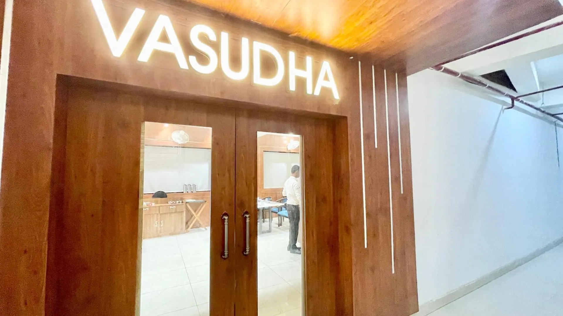 Hotel Vedangam Inn ! Varanasi - Foreigner'S Choice ! Fully Air-Conditioned Hotel With Parking Availability, Near Kashi Vishwanath Temple, And Ganga Ghat